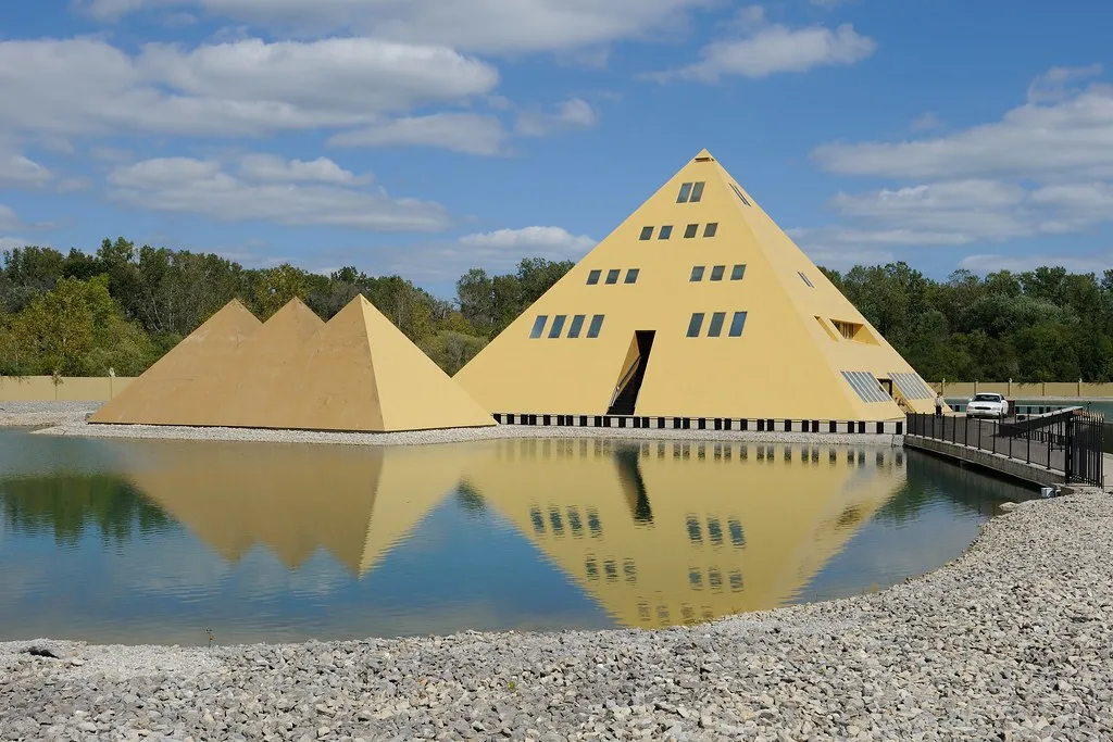 Gold Pyramid at Wadsworth, Illinois Gold Pyramid at Wadsworth, Illinois