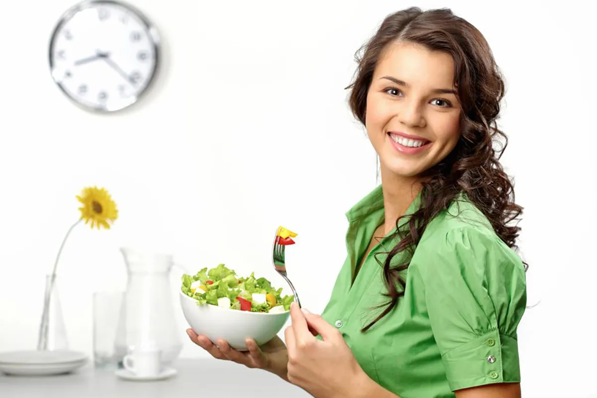 lady eating a healthy diet to show how semaglutide slows down digestion and helps food stay in the stomach longer